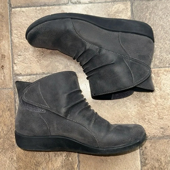 Clark’s Size 7 - Picture 2 of 7